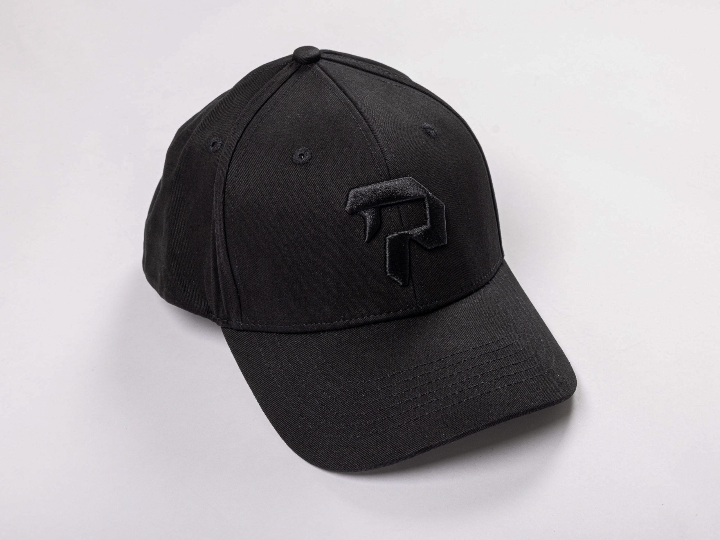 Pureest Keps - Broderad Logo I Svart & Svart Tyg